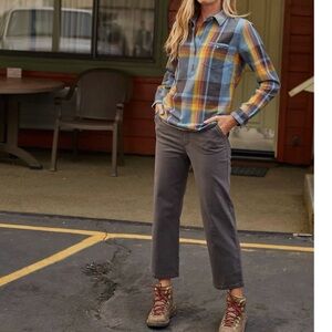 Like new Earthworks high rise pant, dark gray, 2